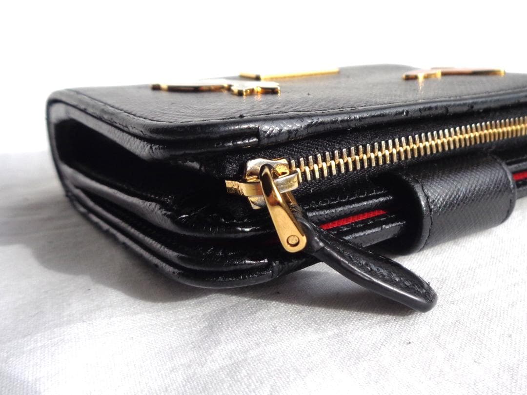 PRADA SAFFIANO サフィアーノレザー メタルチャーム 二つ折り財布