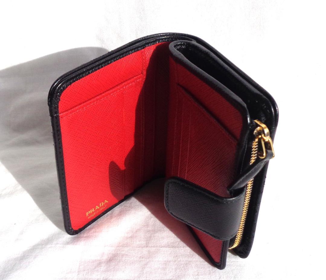 PRADA SAFFIANO サフィアーノレザー メタルチャーム 二つ折り財布