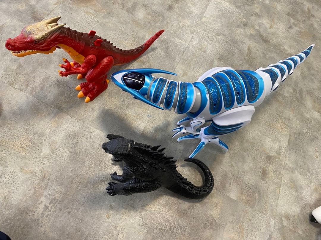 恐竜系　おもちゃ　3体　大きい