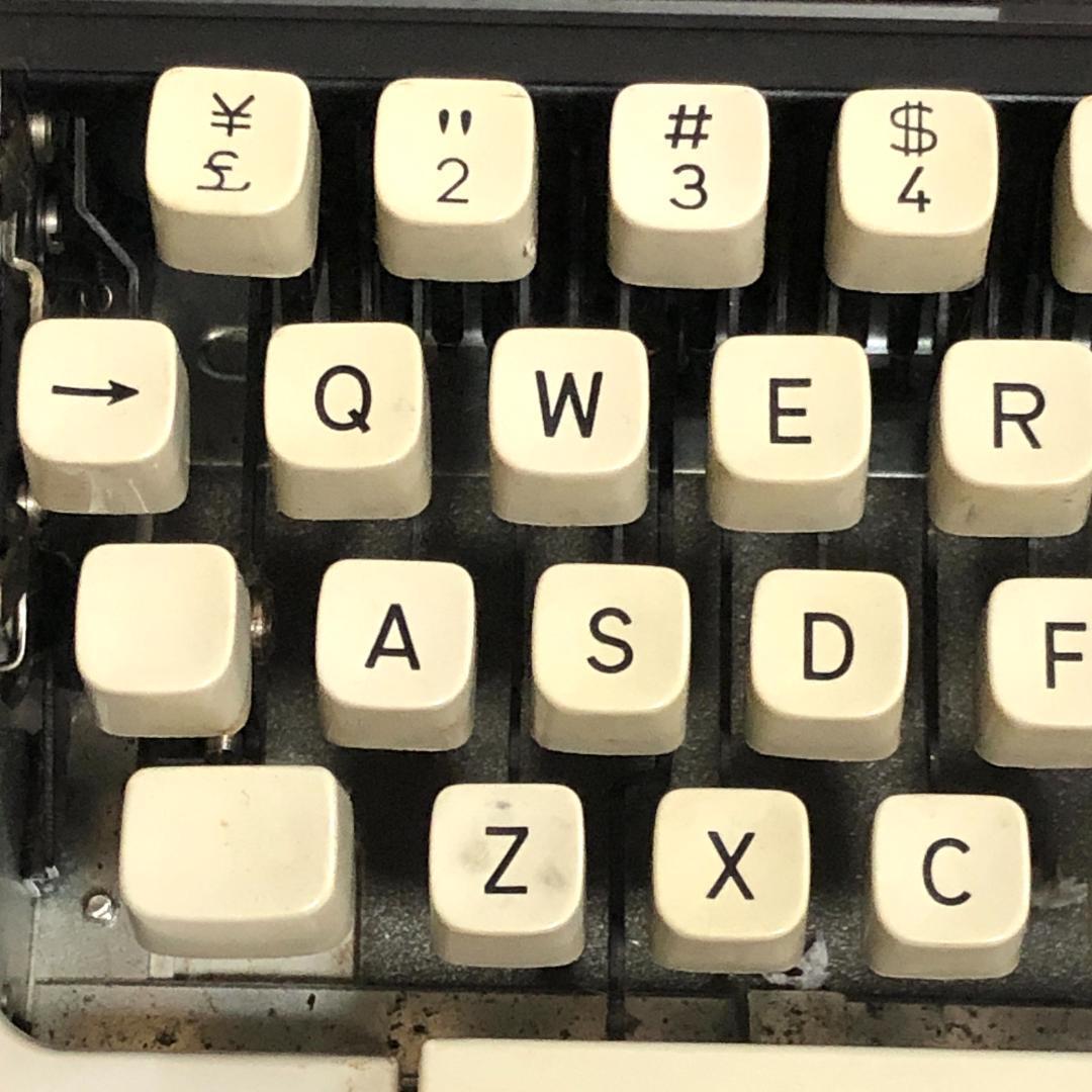 タイプライター　BROTHER (ブラザー)ヴィンテージ品、動作状態良好、日本製