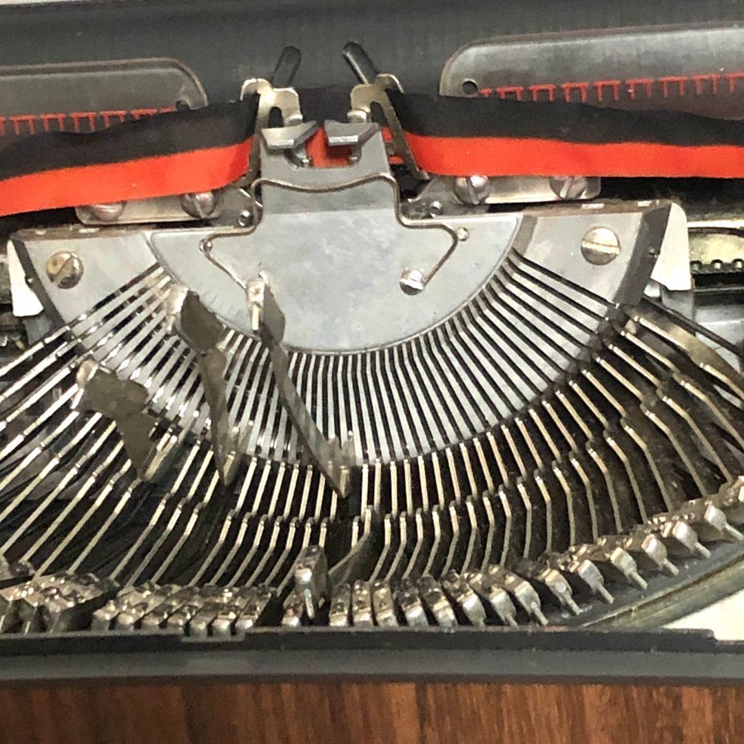 タイプライター　BROTHER (ブラザー)ヴィンテージ品、動作状態良好、日本製