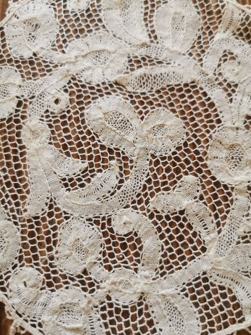 アンティークベルギー ブルージュレース デイジーのドイリー アイボリーベージュβ