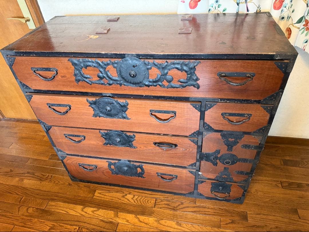 日本家具　衣装箪笥　巨匠作品　芸術美術　骨董　アンティーク天然無垢？けやき？欅？