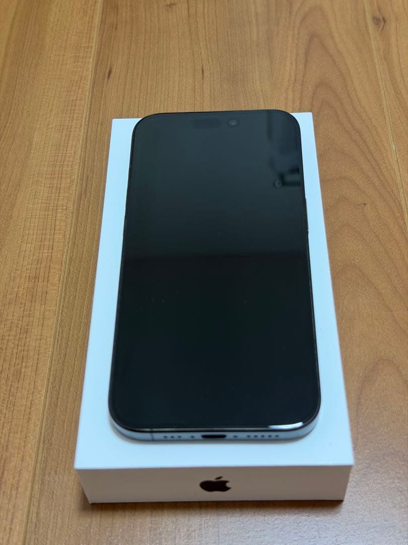 【美品】iPhone15 Pro ブラックチタニウム　256GB SIMフリー