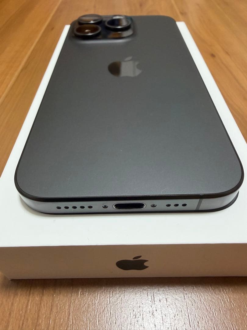 【美品】iPhone15 Pro ブラックチタニウム　256GB SIMフリー