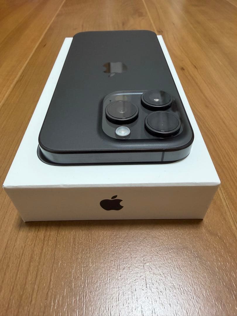 【美品】iPhone15 Pro ブラックチタニウム　256GB SIMフリー