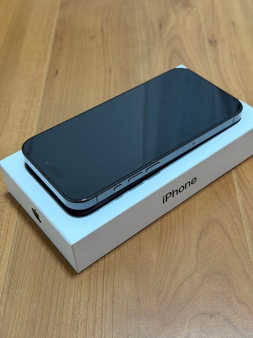 【美品】iPhone15 Pro ブラックチタニウム　256GB SIMフリー