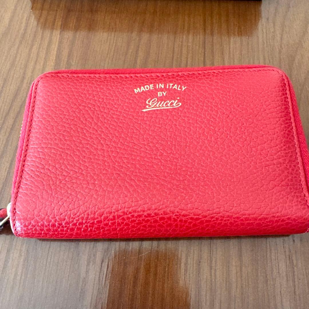 グッチ　財布　赤