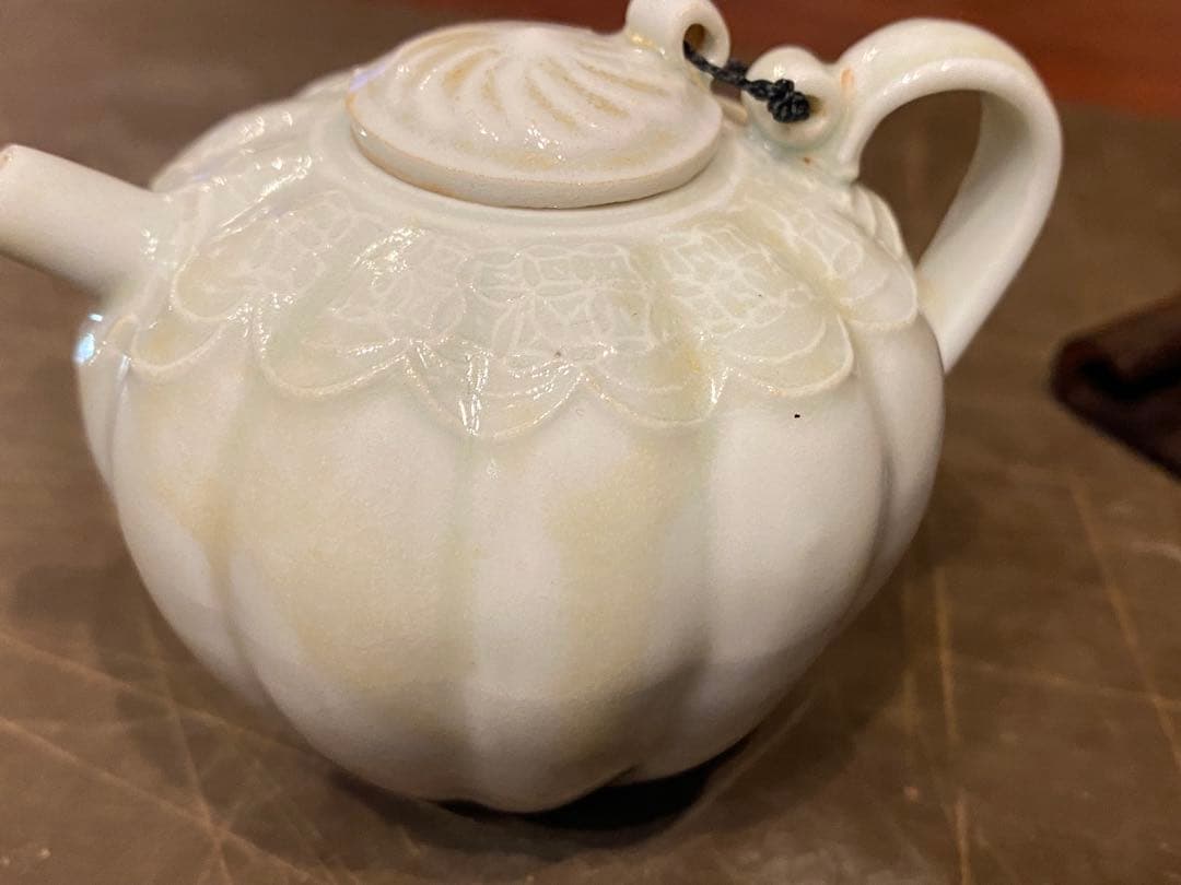 青白磁　水滴　鑑賞台付 ・一輪挿し ・ヴィンテージ　レア ・中国　台湾茶器