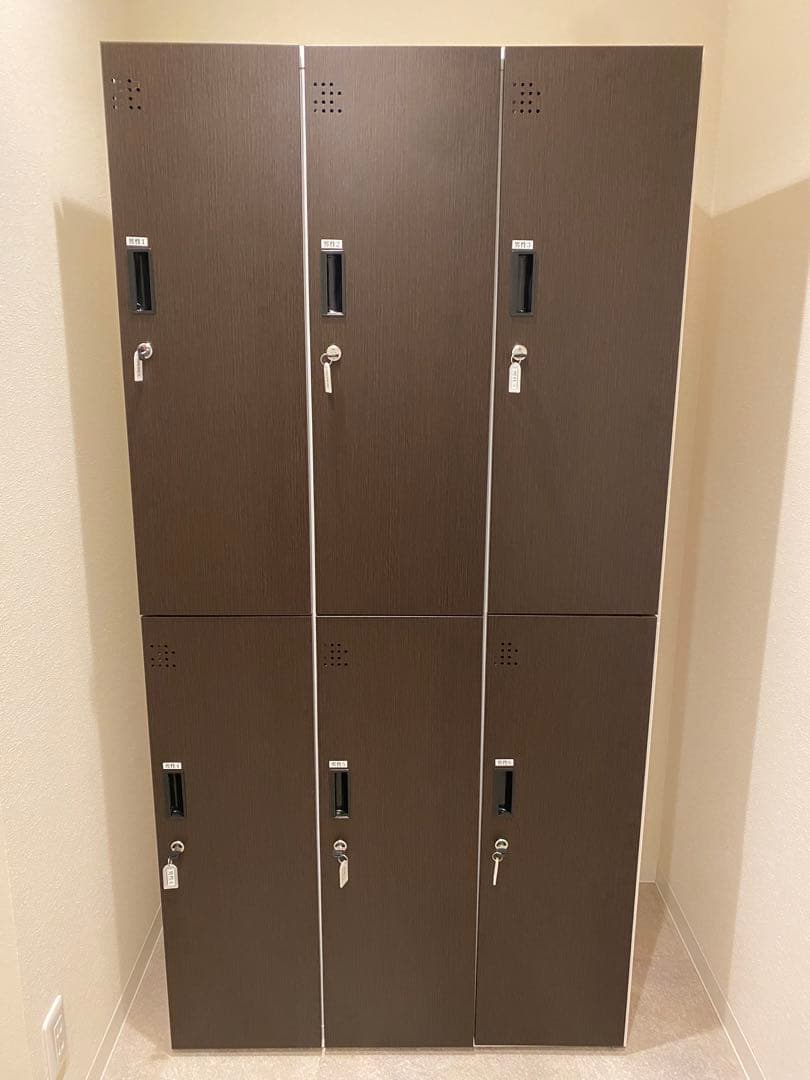 本日販売終了 送料込み 鍵付きオフィスロッカー 更衣室 6個 ダークブラウン