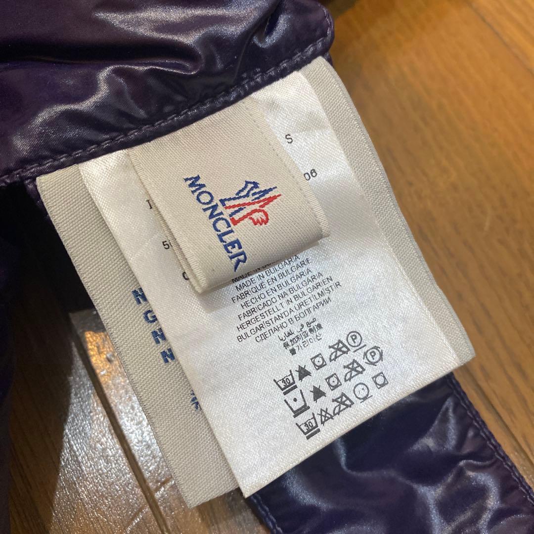 ワンちゃん用　モンクレール　ダウン　試着のみ　超美品　犬用　フード付き