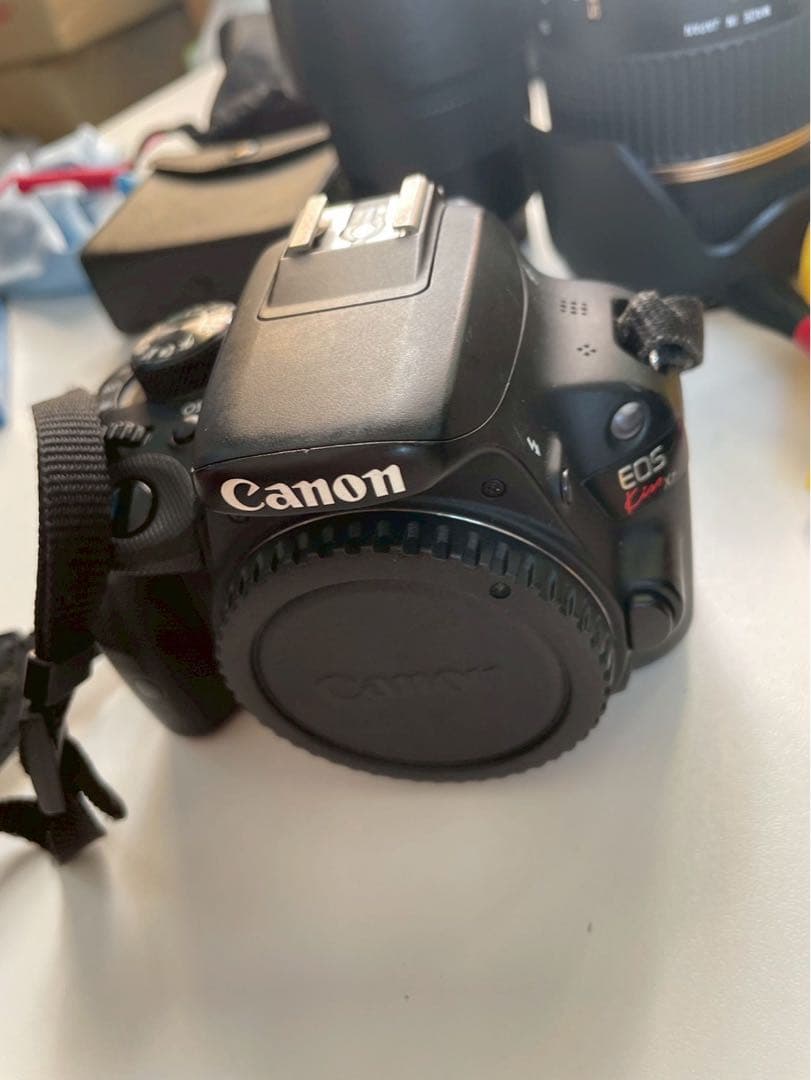 CANON EOS kiss X7本体、充電器、その他メンテナンス用品つき