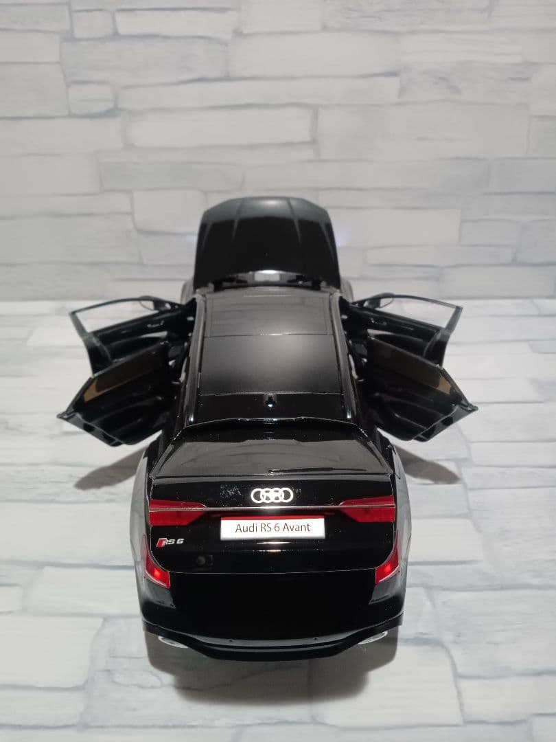 1/18 アウディ　RS6 アバント C8 ダイキャスト　ミニカー　ブラック