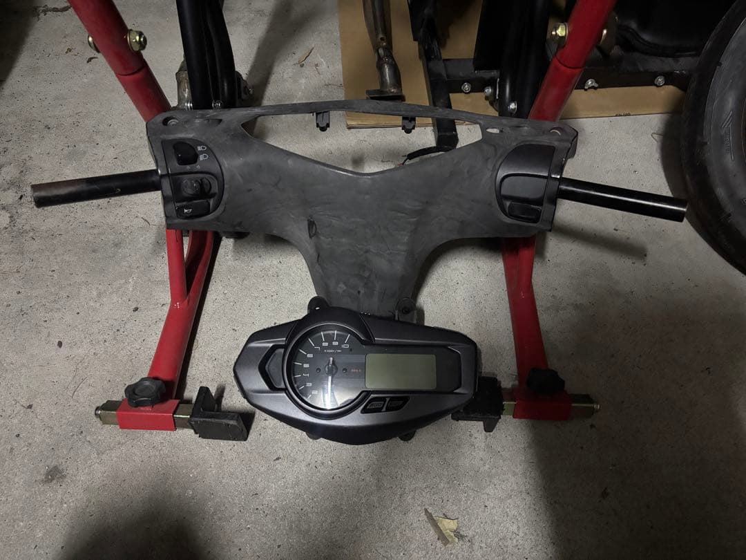 シグナスx4型前期　メーター、国内ハンドル