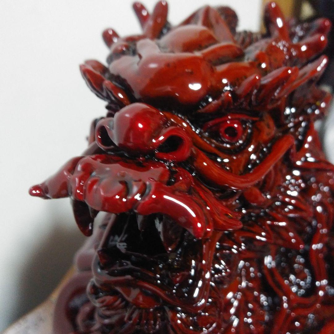 赤色の龍の彫刻 置物