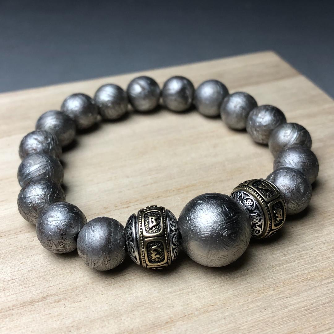 隕石 鉄隕石　アルタイ隕石　ムオニオナルスタ隕石 ブレスレット　重さ77ｇ