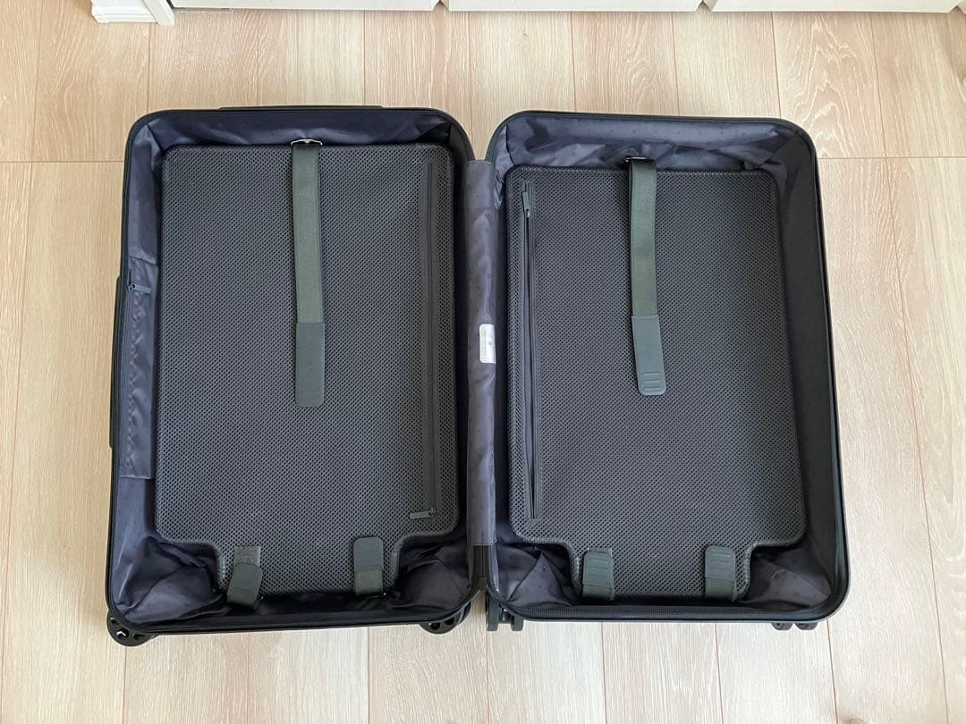 リモワ RIMOWA スーツケース　エッセンシャル チェックイン　M