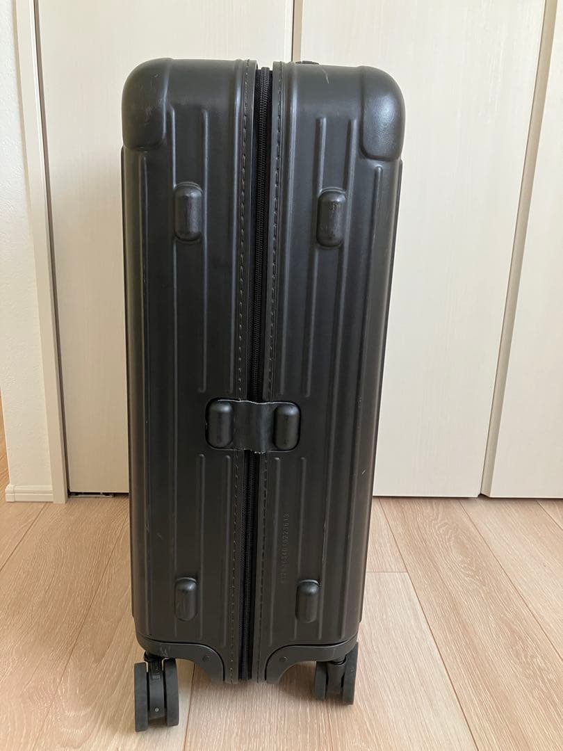 リモワ RIMOWA スーツケース　エッセンシャル チェックイン　M