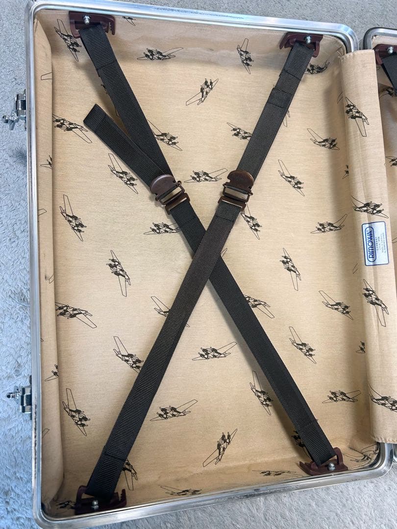 【希少廃盤モデル】2輪リモア35Lクラシックフライトアルミニウム製キャリーケース