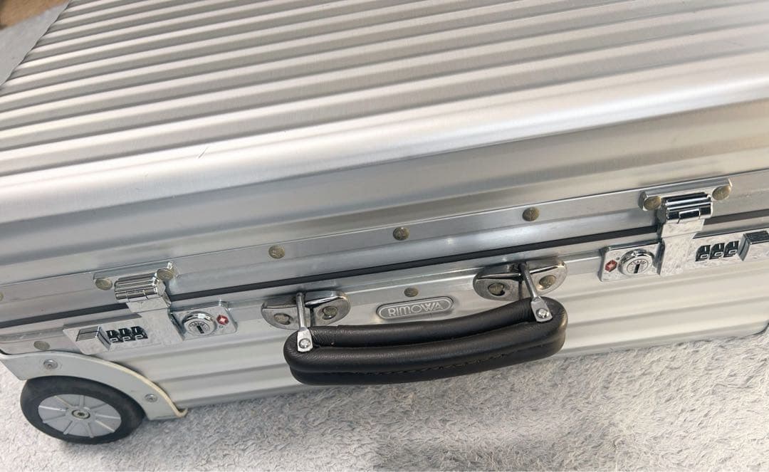 【希少廃盤モデル】2輪リモア35Lクラシックフライトアルミニウム製キャリーケース