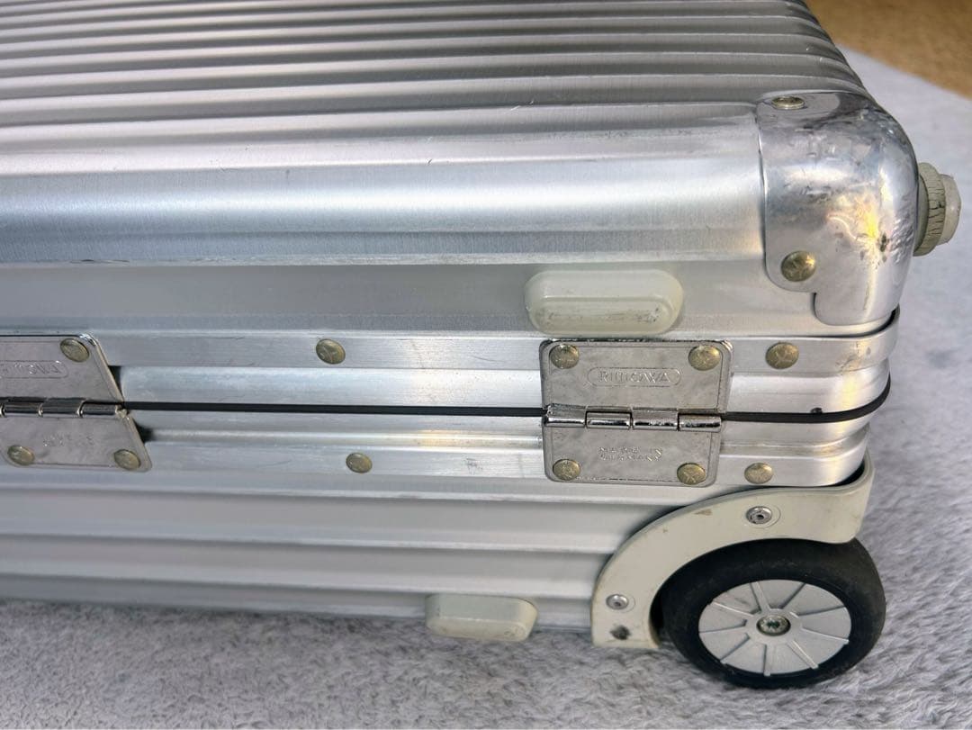 【希少廃盤モデル】2輪リモア35Lクラシックフライトアルミニウム製キャリーケース