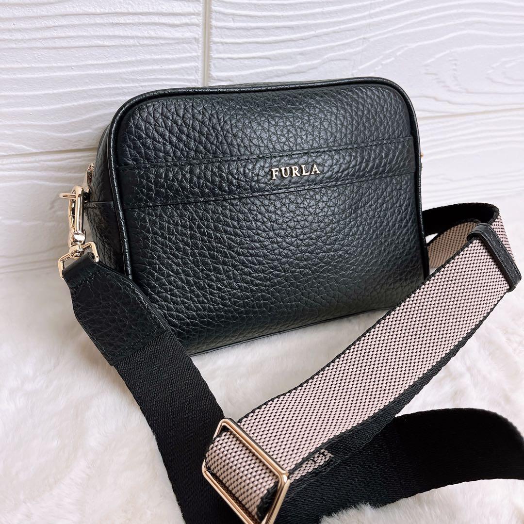 極美品☆FURLAフルラ ショルダーカメラバッグ ポーチ シボ革 ブラック