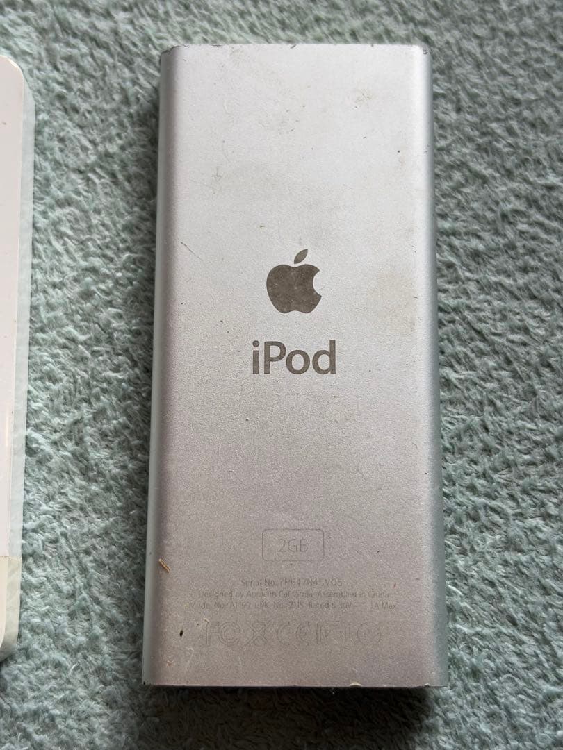 iPod Shuffle ホワイト & iPod Nano シルバー