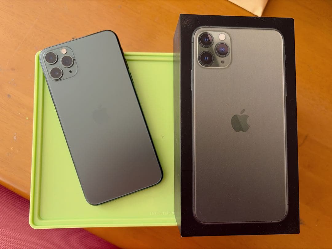 Apple iPhone 11 Pro maxミッドナイトグリーン 本体