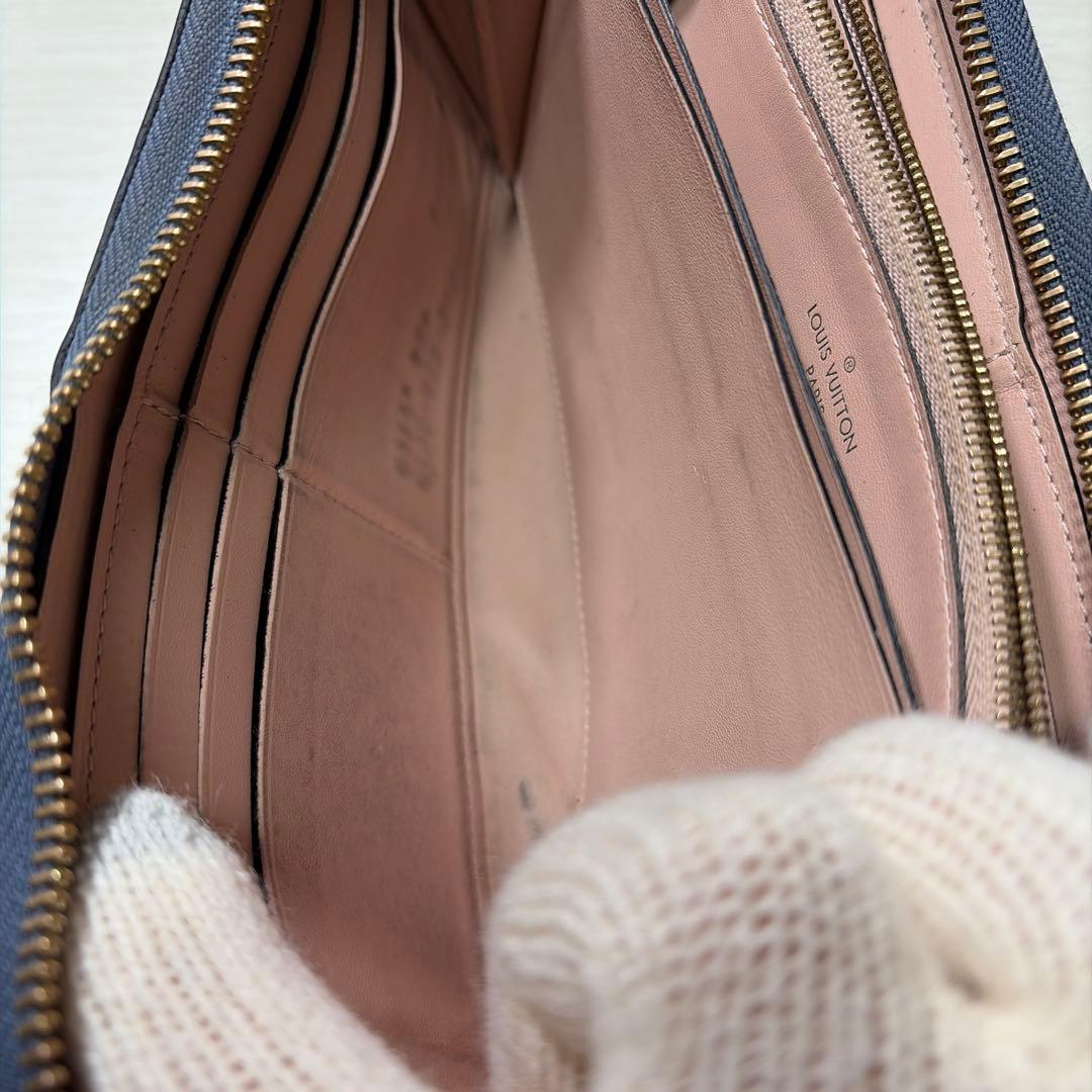 LOUIS VUITTONのPVCレザーの長財布