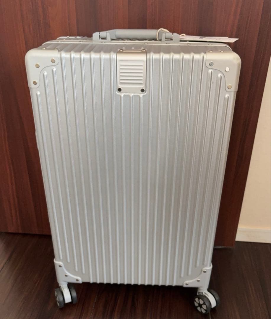銀色系ボディーカラーを改良！！スーツケース アルミフレーム キャリー ケース