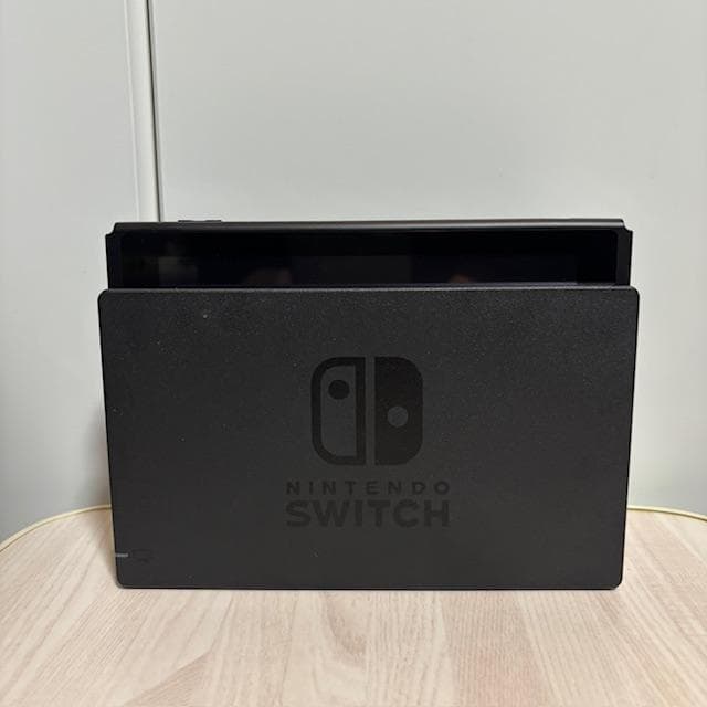 ★ジョイコンハンドルつき！『Nintendo Switch』本体（動作確認済み）