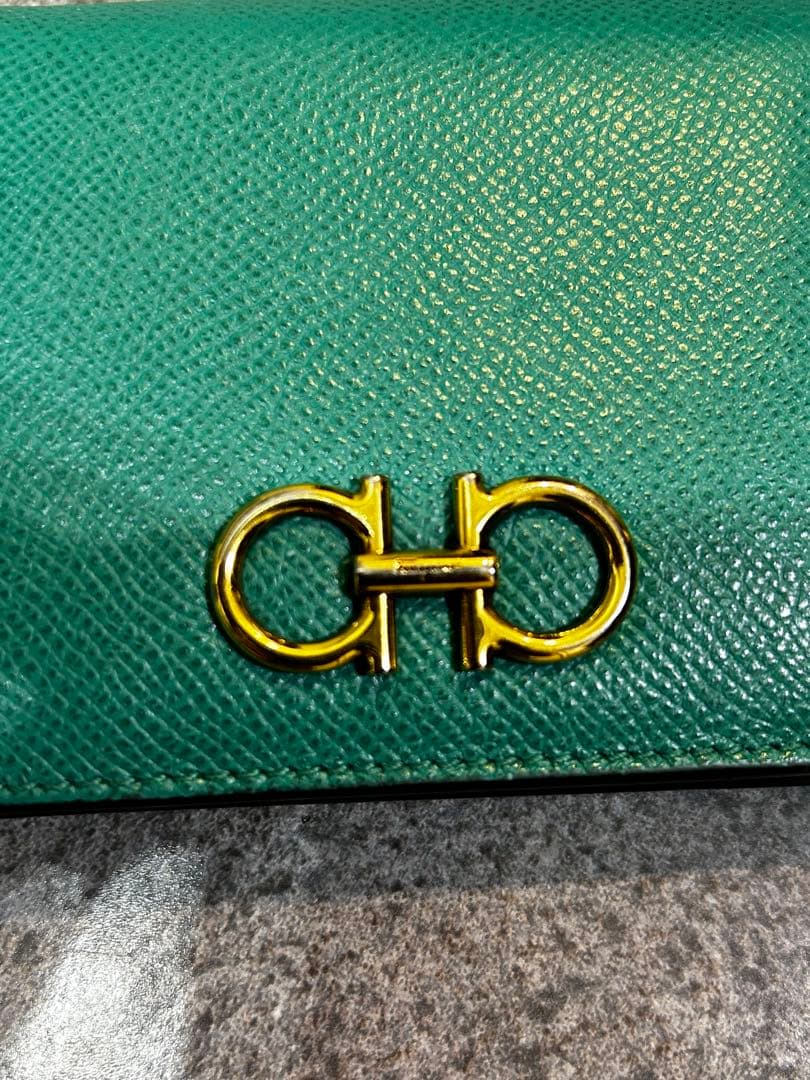 はるSalvatore Ferragamo 二つ折り財布