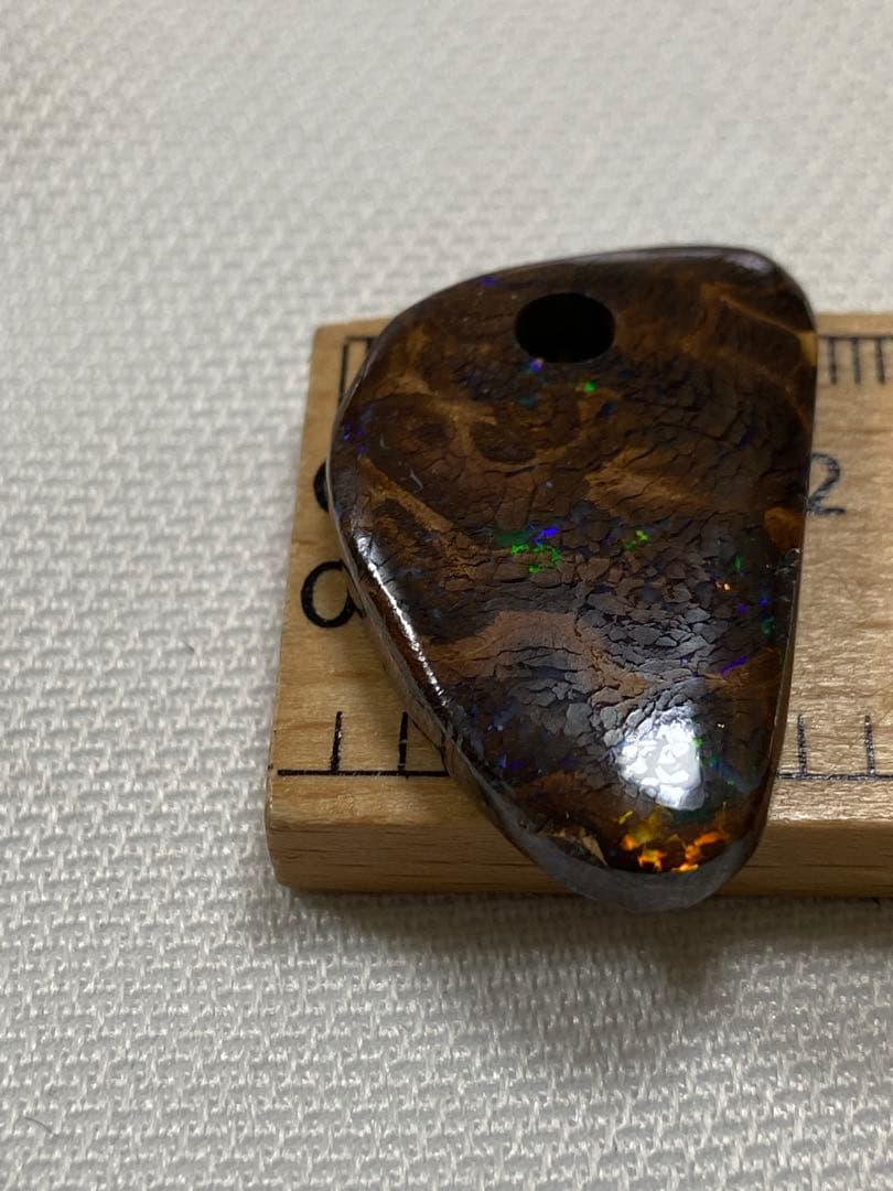 ボルダーオパール　穴あき　約24カラット