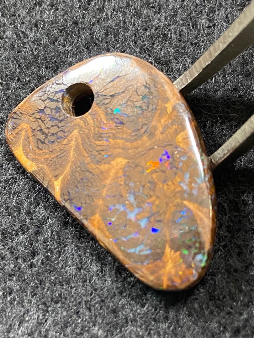 ボルダーオパール　穴あき　約24カラット