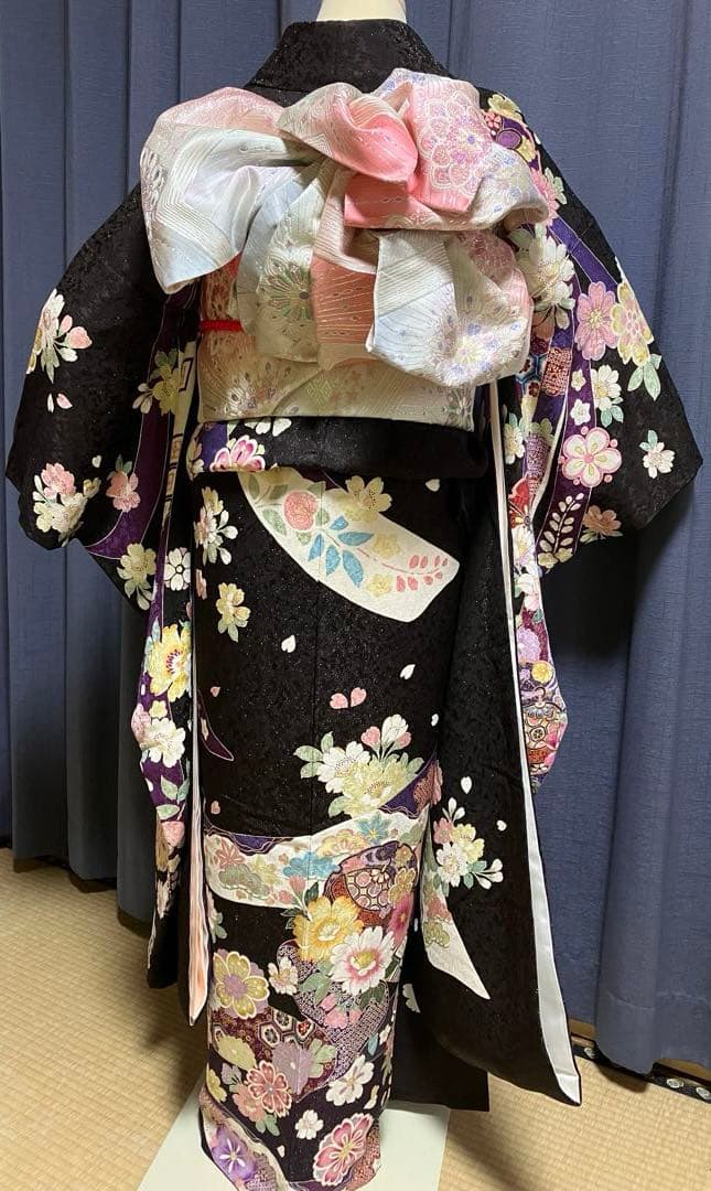 正絹振袖　Ｓサイズ　7点フルセット　黒地　雪輪　桜などの花　色半襟付　成人式