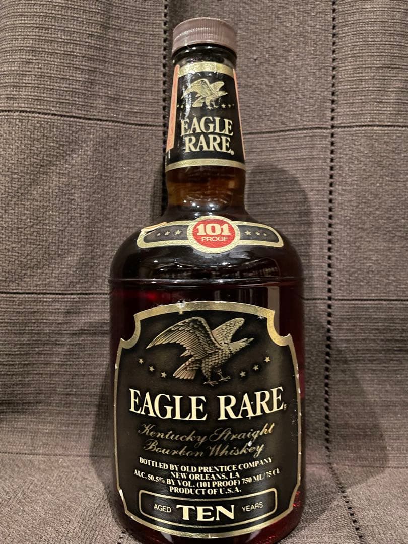 イーグルレア 10年 バーボンウイスキー 50.5% ※栓テープに破れ有