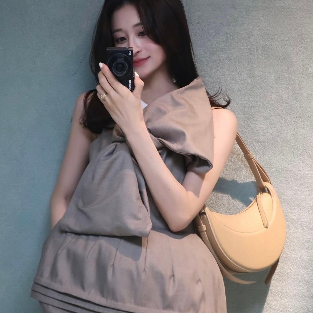 Bibiy sarah ribbon top ベージュ