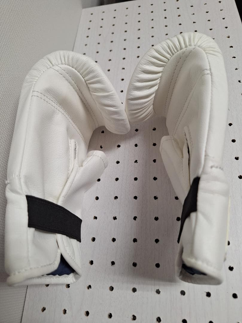 【美品・試着のみ】　Winningパンチンググローブ　SB-2000