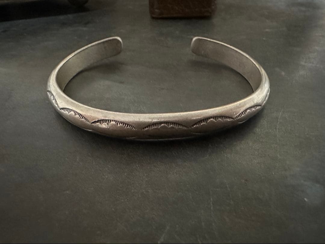 希少　重厚　ヴィンテージ　バングル　シルバー　アンティーク　アメリカ　ユーロ