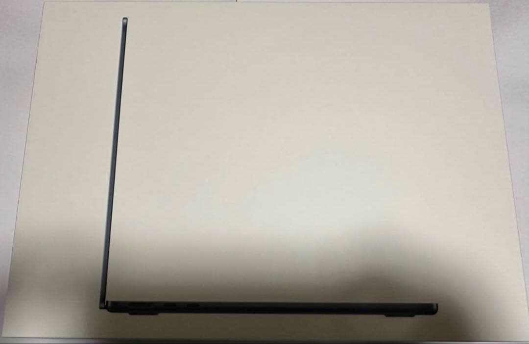 Apple M2チップ搭載13インチMacBook Air