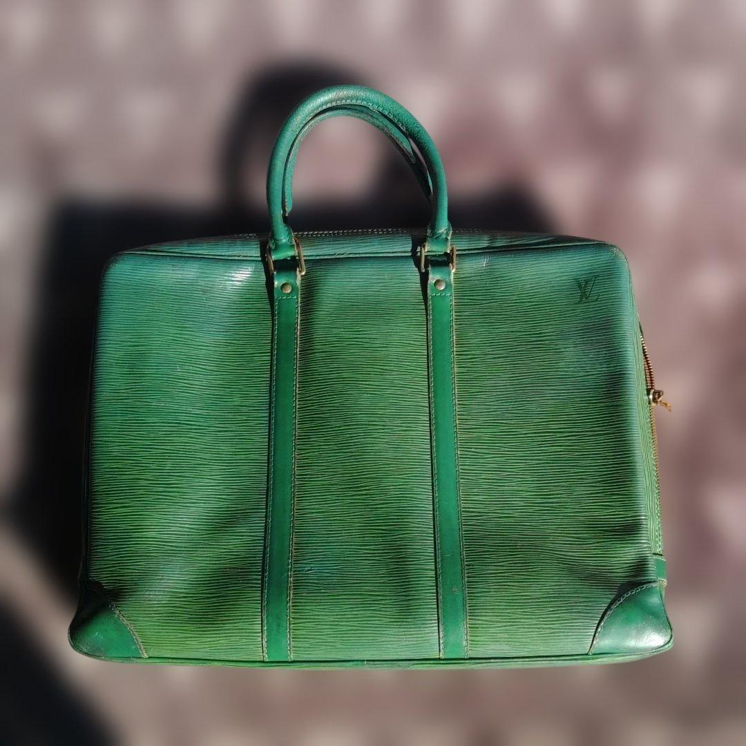 LOUIS VUITTON 廃盤エピ ポルトドキュマン ヴォワヤージュ