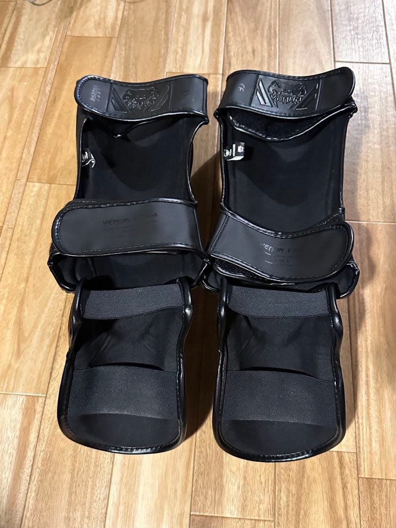 VENUM レガース Lサイズ　黒ブラックキックボクシングMMA