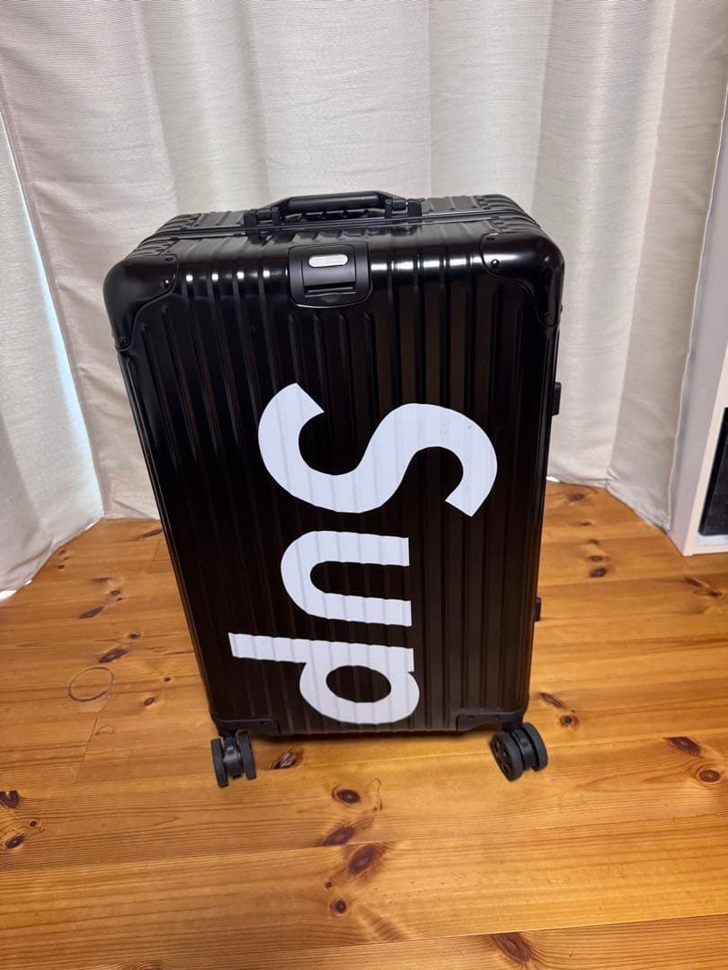 【有名ブランドのコラボ品？】ブラック キャリーケース