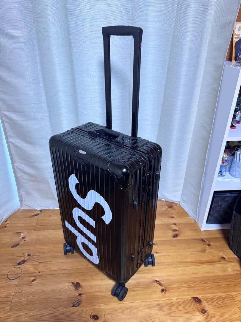 【有名ブランドのコラボ品？】ブラック キャリーケース