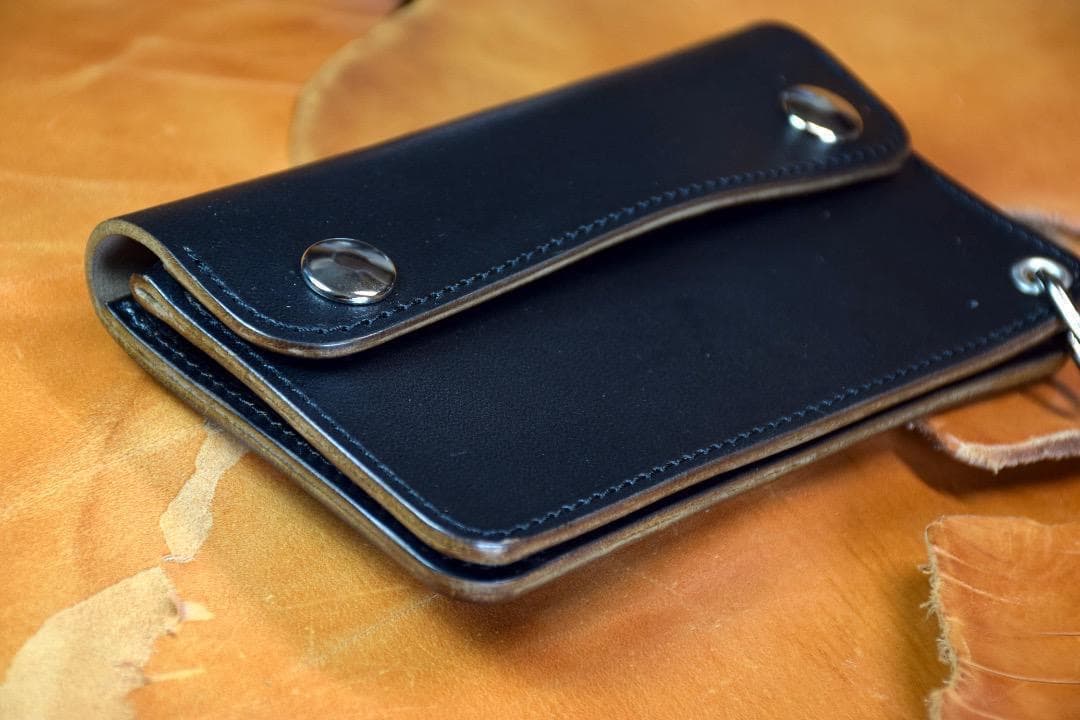 ホースバット MARYAM社　トラッカーウォレット　ミドルサイズ　黒　茶芯