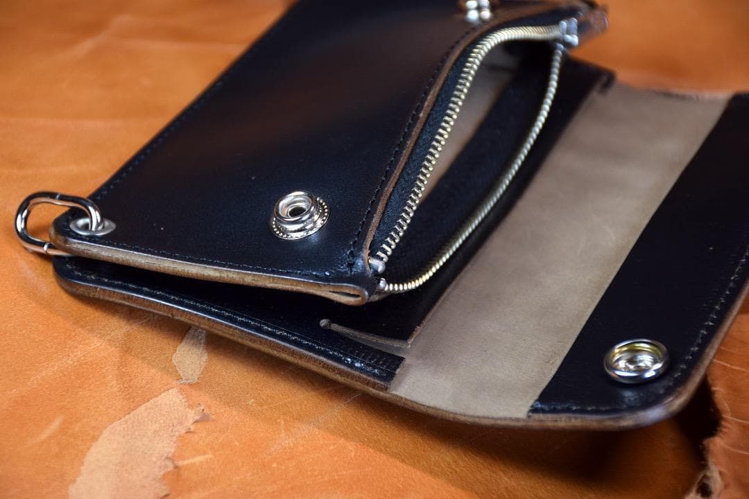 ホースバット MARYAM社　トラッカーウォレット　ミドルサイズ　黒　茶芯