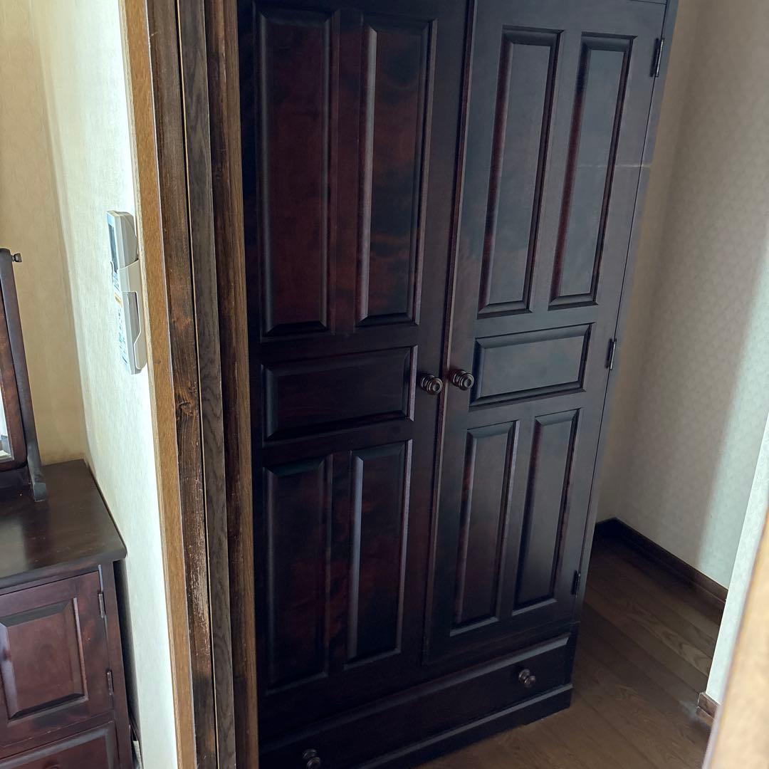 ダークブラウン扉付き収納　北海道民藝家具　洋タンス