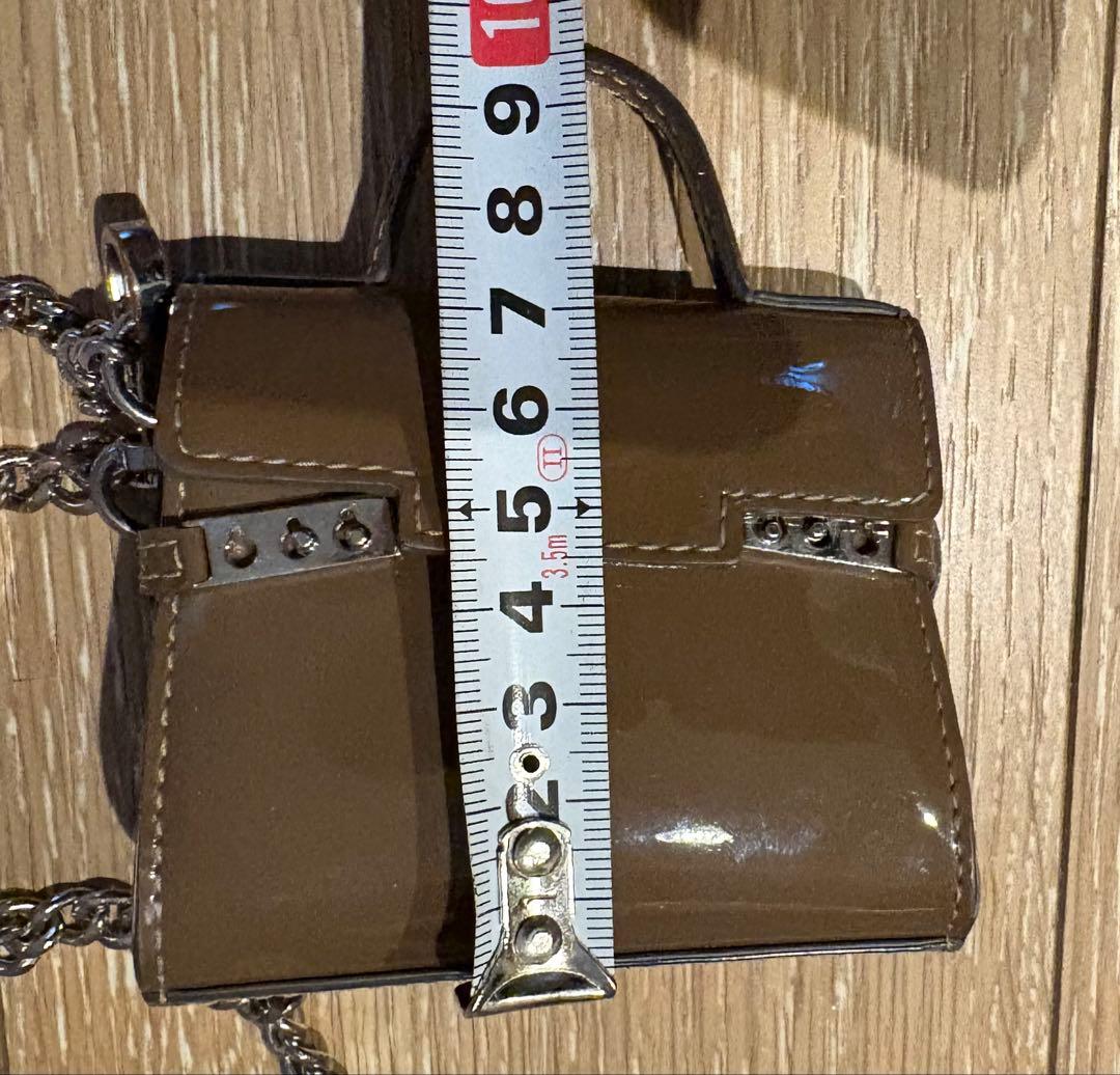 DELVAUX デルヴォー タンペート エナメルレザー エトゥープ チャーム