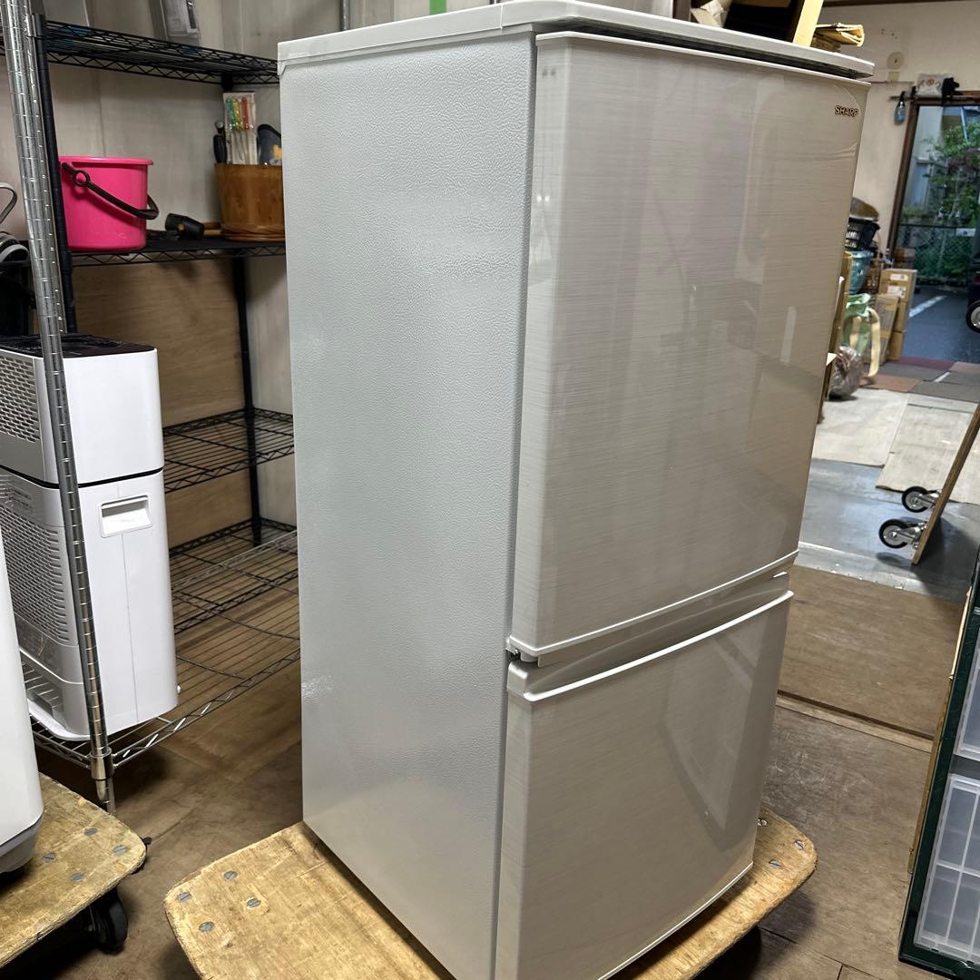 SHARP 冷蔵庫 ホワイト SJ-D14E-W （2019年式・137L)