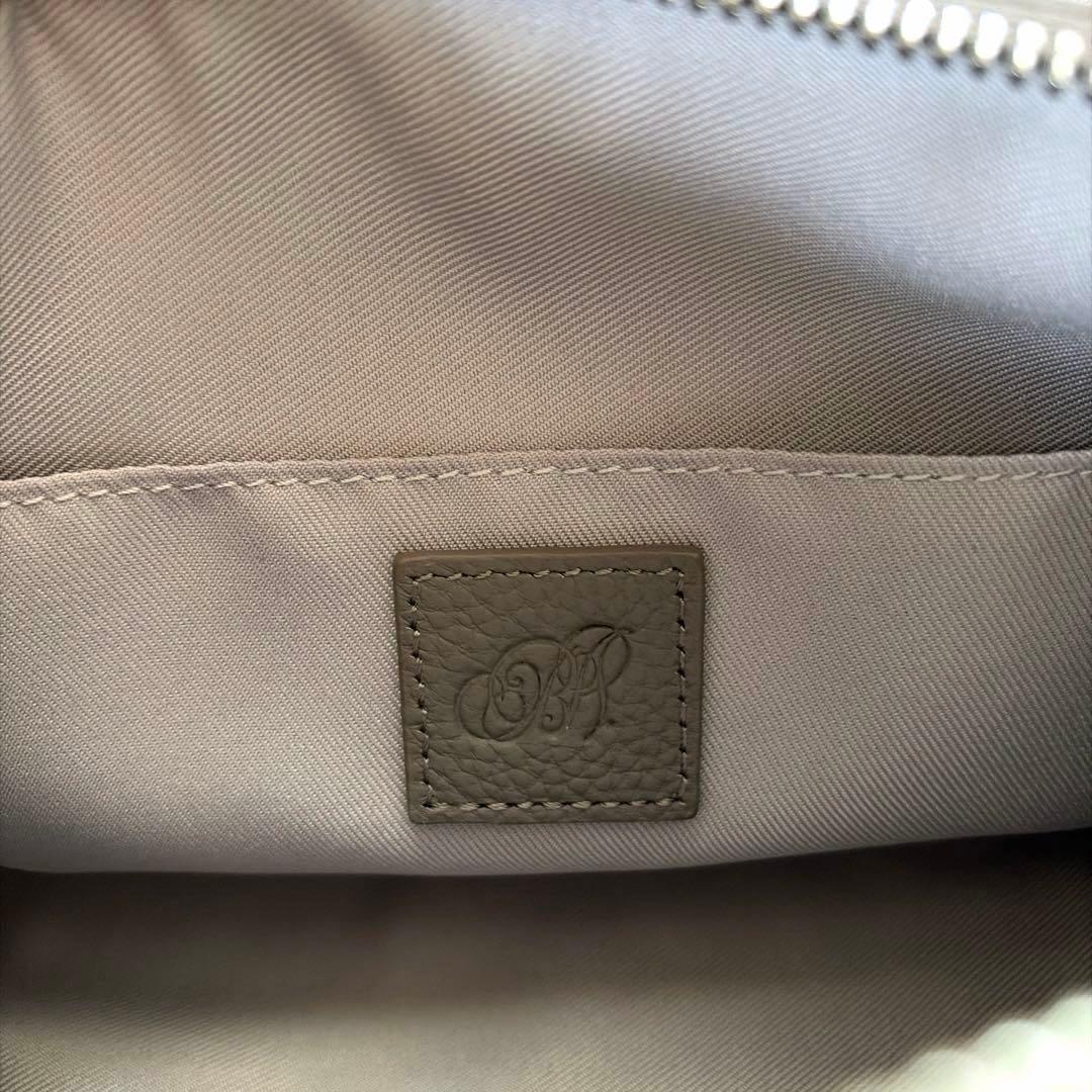 人気商品✴︎BEARDSLEY レザーボディバッグ　トープ　グレージュ